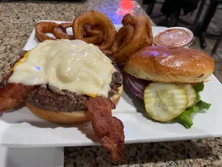 Hydeout Bar & Grill