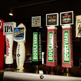 Rookies Sports Bar & Grill