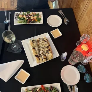 the inconsistent croutons and their "famous" bread