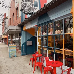 the outside of a restaurant
