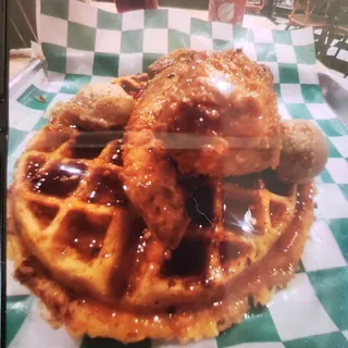 CHICKEN & WAFFLES