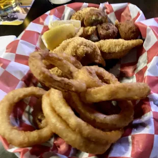 Catfish &amp; Onion Rings. GOOD!!