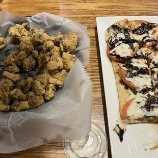 Fired mushrooms and the flat bread appetizers.
