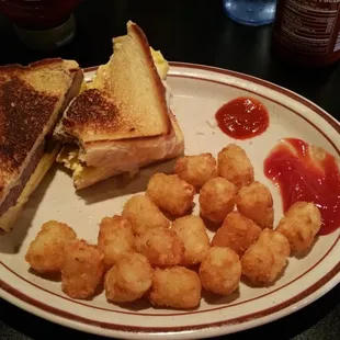 a sandwich and tater tots