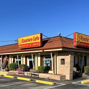 the outside of the restaurant