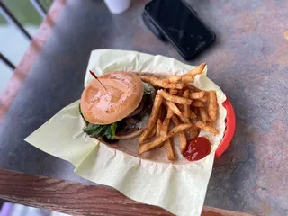 Sammy’s On The Lake