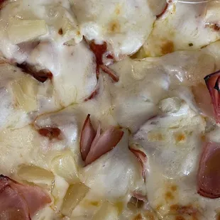 Pineapple and ham pizza