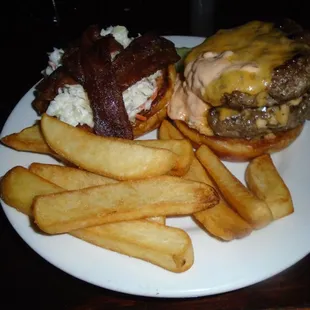 The Roadhouse Burger with American fries - very good!