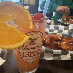 food, chicken wings and fried chicken