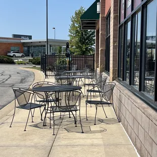 the outside of a restaurant