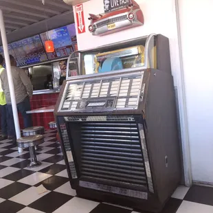 a juke box in a diner