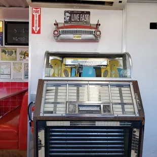a juke box in a diner
