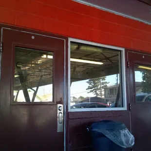 Rootbeer stand door