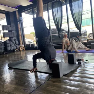 René casually popping into a headstand