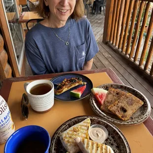 If you are hungry and looking for an outstanding breakfast or lunch, STOP here.  Daniel and team do an awesome job.