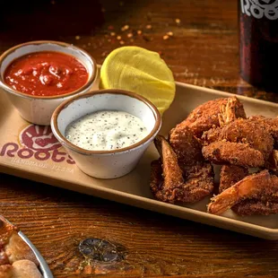 food, chicken wings and fried chicken