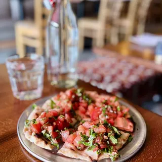Naan Bruschetta (V)