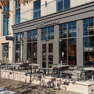 the outside of a restaurant