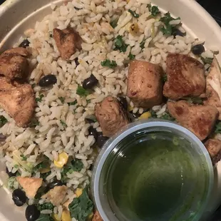 El jefe bowl.  Delicious! It looks bland, but there are layers of goodness in here. They didn't skimp on the avo!