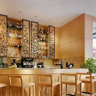 Happy Hour in Roots!