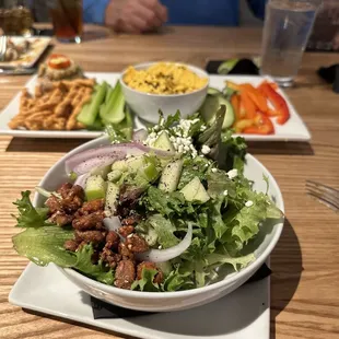 The seasonal salad is on point and carrot hummus was so delicious and an unexpected surprise. Restaurant is ready for the holiday season.