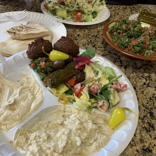 Vegetarian platter, tabouleh