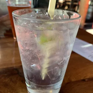 Tall gin &amp; tonic