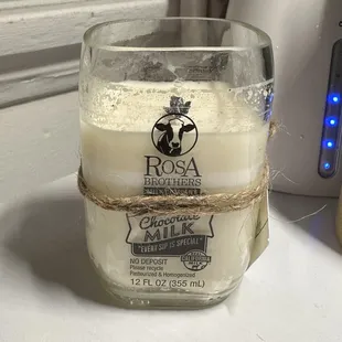 the candle I bought at the shop-the smell is mildly strong &amp; so chocolatey!