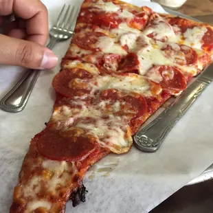 1 slice of pepperoni pizza