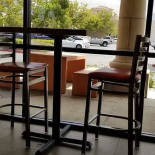 the outside of a restaurant