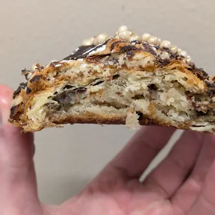 @endoedibles on Instagram 10/19/24
 
 Nutella Almond Croissant
