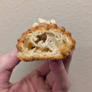 @endoedibles on Instagram 01/06/25
 
 Mango Eclair
