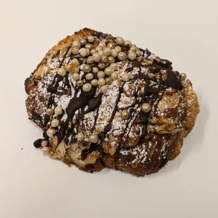 @endoedibles on Instagram 10/19/24
 
 Nutella Almond Croissant
