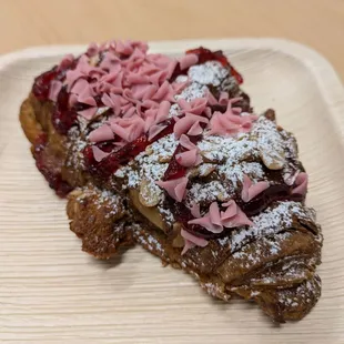 @endoedibles on Instagram 08/13/24
 
 Almond Raspberry Croissant