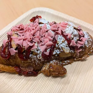 @endoedibles on Instagram 08/13/24
 
 Almond Raspberry Croissant