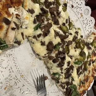 2/2023 Large Alfredo chicken mushrooms ricotta cheese pizza