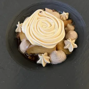 Caramel apple pavlova