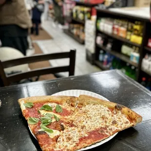 Regular slice Margherita slice