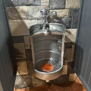 Kegger urinal