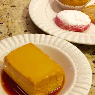 I'm not a fan of Mexican sweets but I must say that this Mexican flan is perfection... It is a rich, smooth, caramely, creamy custard.