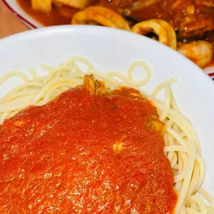 a plate of spaghetti with sauce