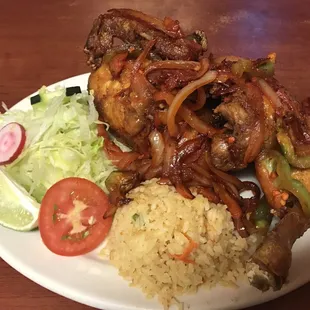 Pollo encebollado serv. Rice, refried beans, and salad