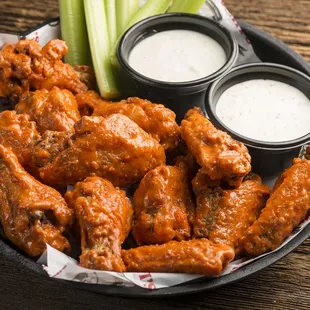 chicken wings and fried chicken, fried chicken wings, chicken wings, poultry, food, bbq wings, bbq chicken, fried chicken, chicken