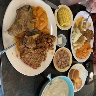 Meatloaf, smothered pork chop, bbq pork butt, brisket,  chicken n dumplings, my plate was empty when I left.