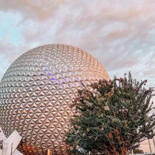 the spaceship earth at epcot