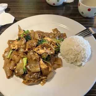Pad see ew with chicken