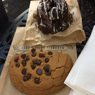 Chocolate Chip Cookie