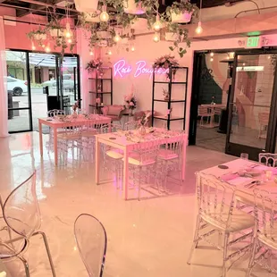 the interior of a restaurant with tables and chairs