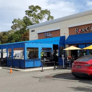  the outside of the restaurant