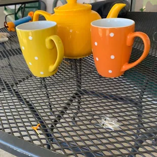 Cute teapot and mugs!